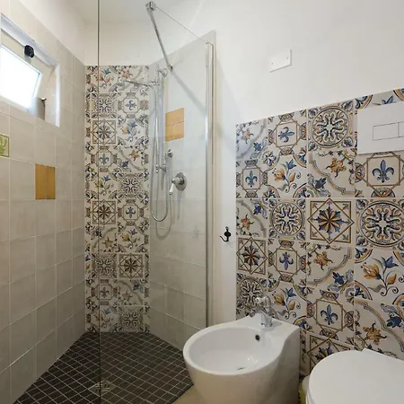 Konukevi Pura Vida Iblea 2*