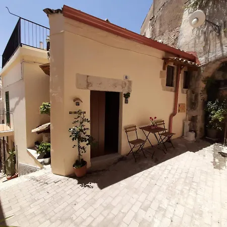 Pura Vida Iblea Pensionat 4*