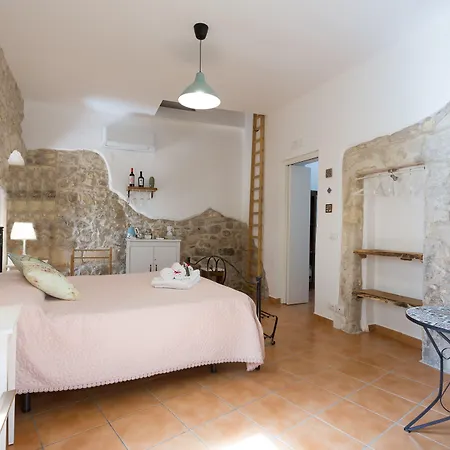 Pura Vida Iblea Gæstehus 4*