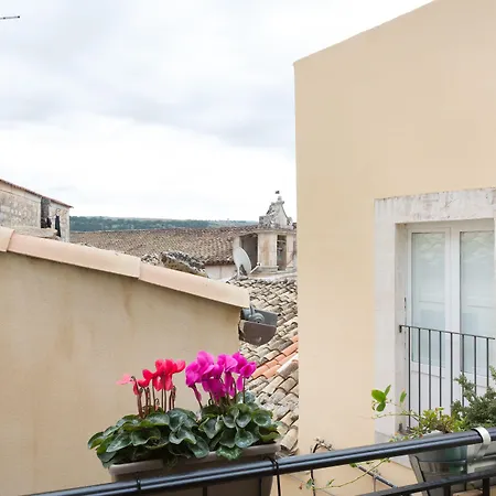 Pura Vida Iblea Гостевой дом 4*